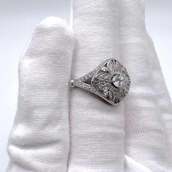 .925 Sterling Silver Vintage Inspired Cz Ring - Picture 15 of 17